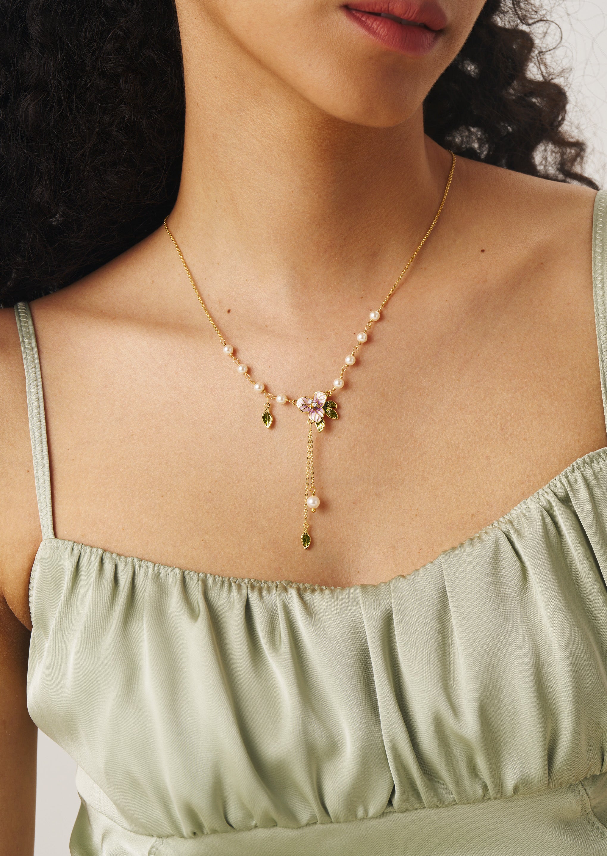Floral Pearl Pendant Necklace
