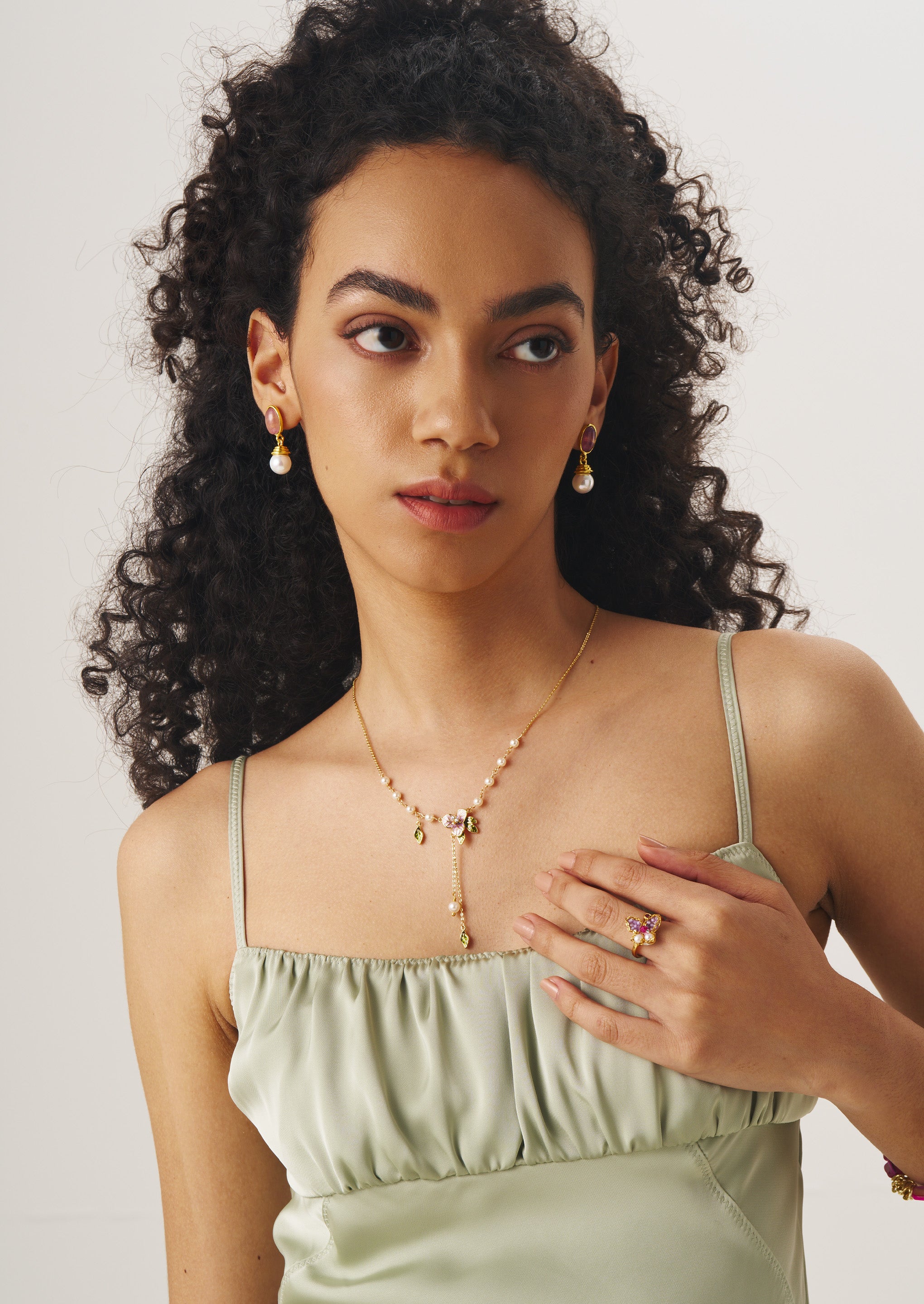 Floral Pearl Pendant Necklace