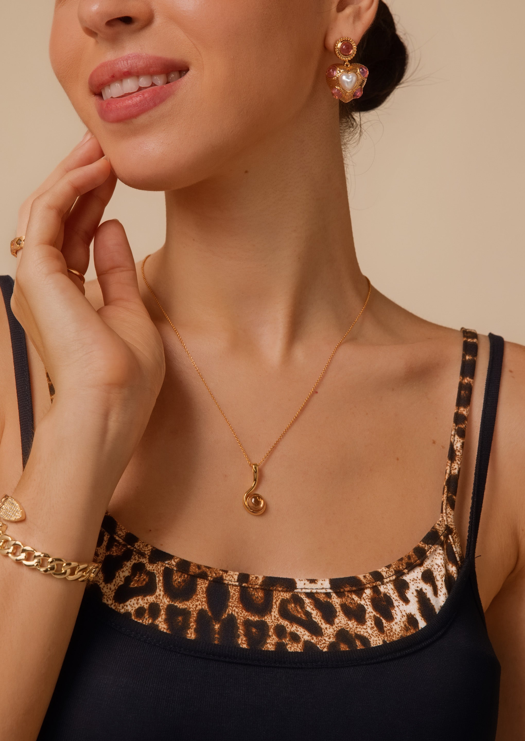 Curve Pendant Necklace