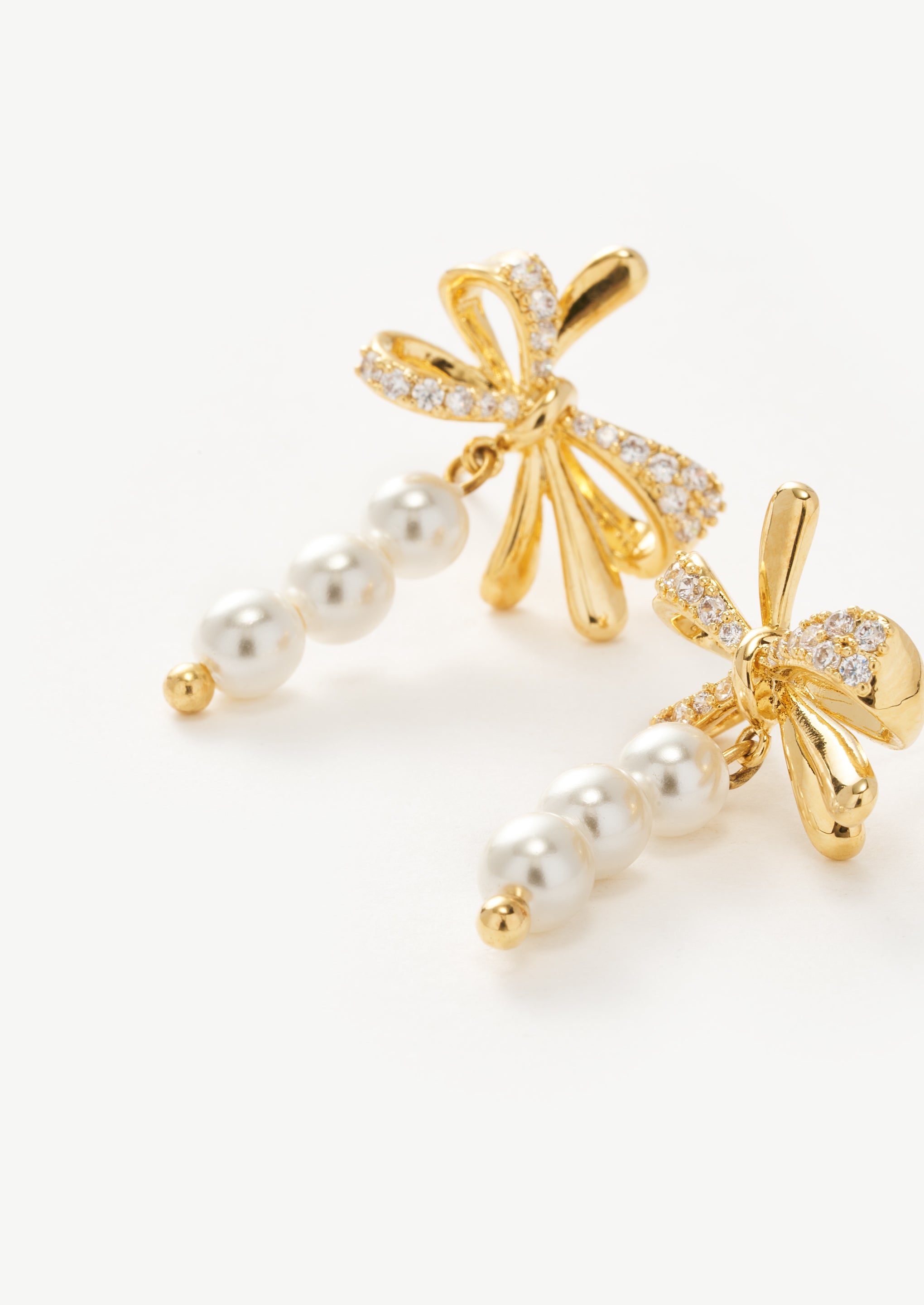 Bow Pearl Stud Earrings